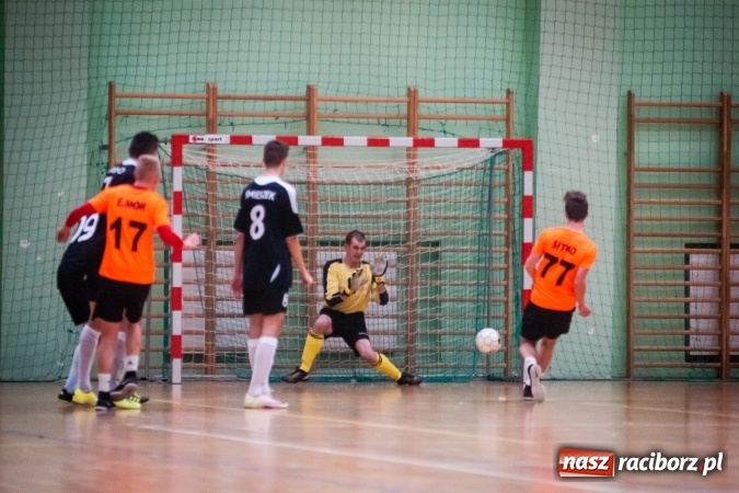 Zdjęcie w galerii na portalu naszraciborz.pl: Niedzielny maraton futsalu w Arenie Rafako wiadomości z regionu