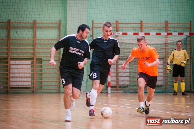 Zdjęcie w galerii na portalu naszraciborz.pl: Niedzielny maraton futsalu w Arenie Rafako wiadomości z regionu
