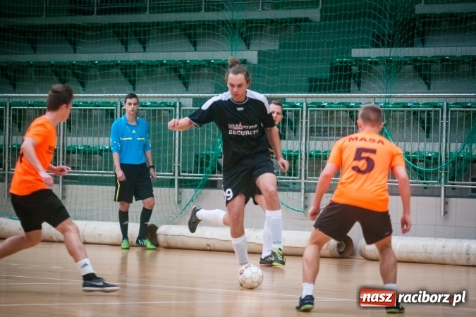 Zdjęcie w galerii na portalu naszraciborz.pl: Niedzielny maraton futsalu w Arenie Rafako wiadomości z regionu