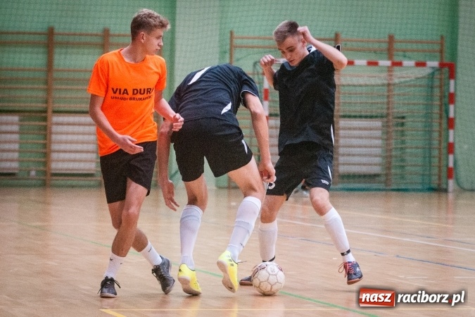 Zdjęcie w galerii na portalu naszraciborz.pl: Niedzielny maraton futsalu w Arenie Rafako wiadomości z regionu