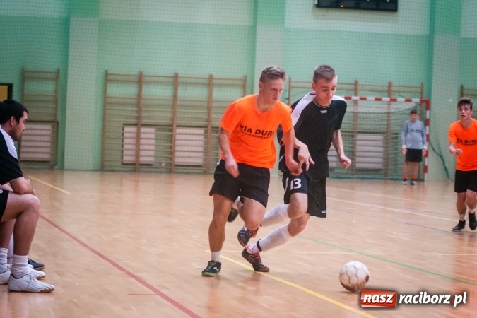 Zdjęcie w galerii na portalu naszraciborz.pl: Niedzielny maraton futsalu w Arenie Rafako wiadomości z regionu