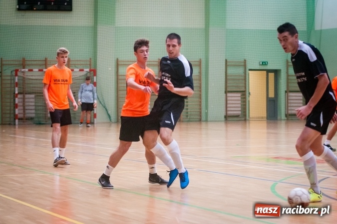 Zdjęcie w galerii na portalu naszraciborz.pl: Niedzielny maraton futsalu w Arenie Rafako wiadomości z regionu