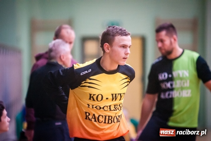 Zdjęcie w galerii na portalu naszraciborz.pl: Niedzielny maraton futsalu w Arenie Rafako wiadomości z regionu