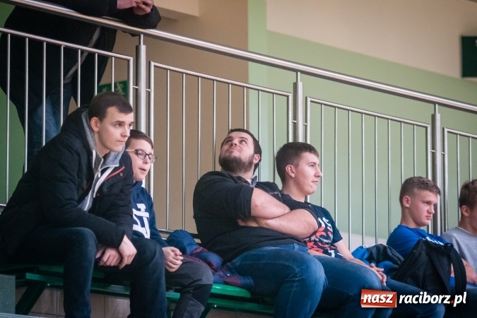 Zdjęcie w galerii na portalu naszraciborz.pl: Niedzielny maraton futsalu w Arenie Rafako wiadomości z regionu