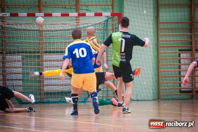 Zdjęcie w galerii na portalu naszraciborz.pl: Niedzielny maraton futsalu w Arenie Rafako wiadomości z regionu