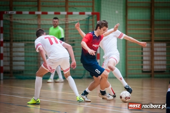 Zdjęcie w galerii na portalu naszraciborz.pl: Niedzielny maraton futsalu w Arenie Rafako wiadomości z regionu