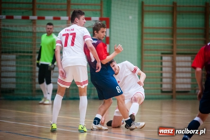 Zdjęcie w galerii na portalu naszraciborz.pl: Niedzielny maraton futsalu w Arenie Rafako wiadomości z regionu