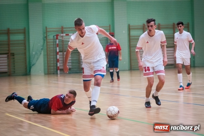 Zdjęcie w galerii na portalu naszraciborz.pl: Niedzielny maraton futsalu w Arenie Rafako wiadomości z regionu