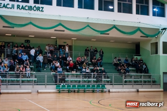 Zdjęcie w galerii na portalu naszraciborz.pl: Niedzielny maraton futsalu w Arenie Rafako wiadomości z regionu