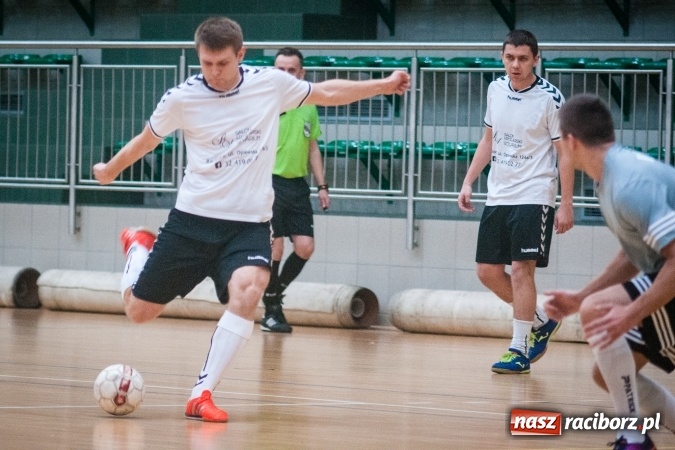 Zdjęcie w galerii na portalu naszraciborz.pl: Niedzielny maraton futsalu w Arenie Rafako wiadomości z regionu