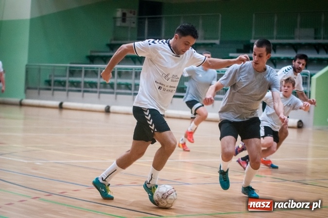 Zdjęcie w galerii na portalu naszraciborz.pl: Niedzielny maraton futsalu w Arenie Rafako wiadomości z regionu