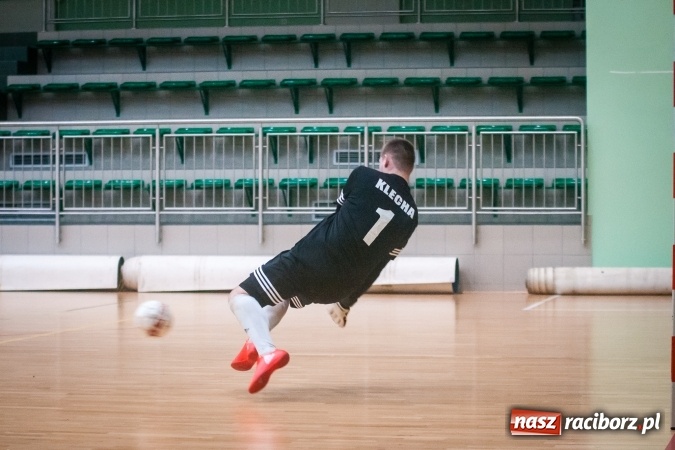 Zdjęcie w galerii na portalu naszraciborz.pl: Niedzielny maraton futsalu w Arenie Rafako wiadomości z regionu