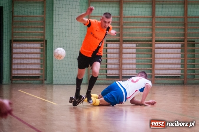 Zdjęcie w galerii na portalu naszraciborz.pl: Niedzielny maraton futsalu w Arenie Rafako wiadomości z regionu