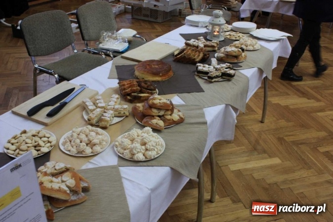 Zdjęcie w galerii na portalu naszraciborz.pl: Kulinarny powr&oacute;t do tradycji - pokaz w Hlucinie wiadomości z regionu