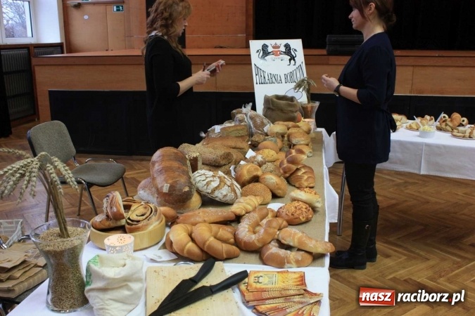 Zdjęcie w galerii na portalu naszraciborz.pl: Kulinarny powr&oacute;t do tradycji - pokaz w Hlucinie wiadomości z regionu