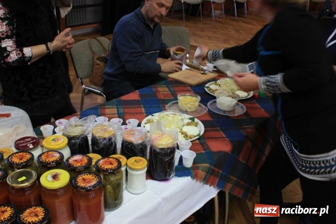 Zdjęcie w galerii na portalu naszraciborz.pl: Kulinarny powr&oacute;t do tradycji - pokaz w Hlucinie wiadomości z regionu