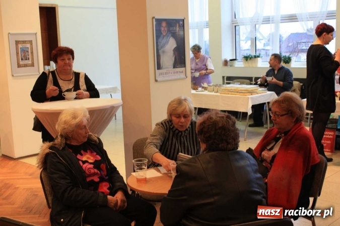 Zdjęcie w galerii na portalu naszraciborz.pl: Kulinarny powr&oacute;t do tradycji - pokaz w Hlucinie wiadomości z regionu