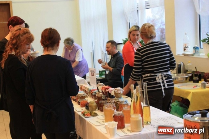Zdjęcie w galerii na portalu naszraciborz.pl: Kulinarny powr&oacute;t do tradycji - pokaz w Hlucinie wiadomości z regionu