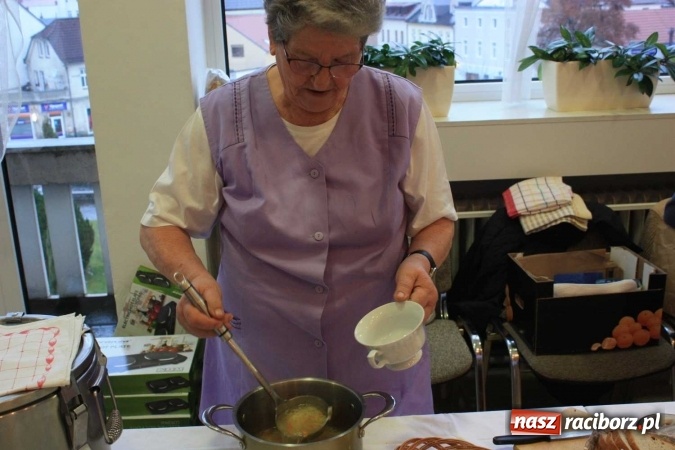 Zdjęcie w galerii na portalu naszraciborz.pl: Kulinarny powr&oacute;t do tradycji - pokaz w Hlucinie wiadomości z regionu