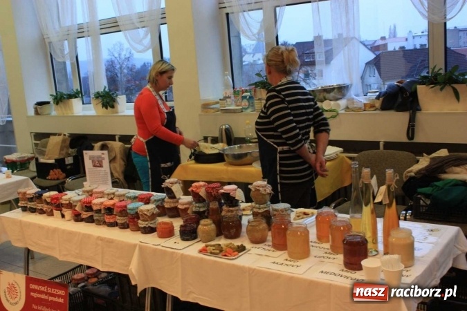 Zdjęcie w galerii na portalu naszraciborz.pl: Kulinarny powr&oacute;t do tradycji - pokaz w Hlucinie wiadomości z regionu