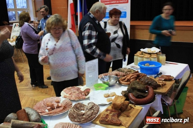 Zdjęcie w galerii na portalu naszraciborz.pl: Kulinarny powr&oacute;t do tradycji - pokaz w Hlucinie wiadomości z regionu
