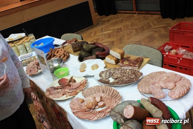 Zdjęcie w galerii na portalu naszraciborz.pl: Kulinarny powr&oacute;t do tradycji - pokaz w Hlucinie wiadomości z regionu