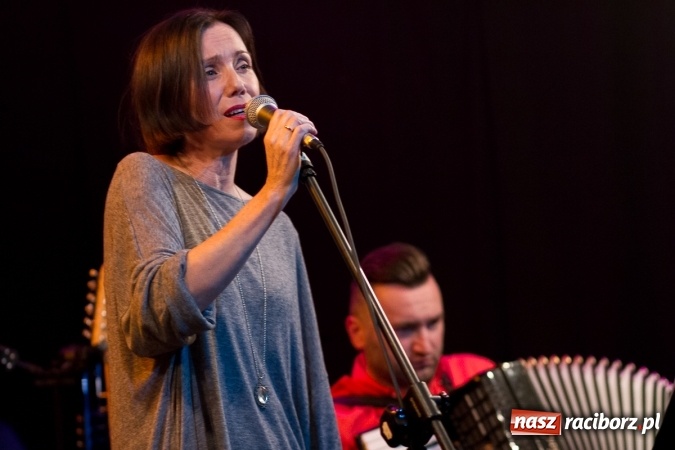 Zdjęcie w galerii na portalu naszraciborz.pl: Lidia Pospieszalska wystąpiła na Końcu Świata wiadomości z regionu