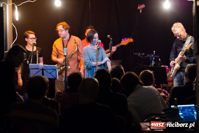 Zdjęcie w galerii na portalu naszraciborz.pl: Lidia Pospieszalska wystąpiła na Końcu Świata wiadomości z regionu