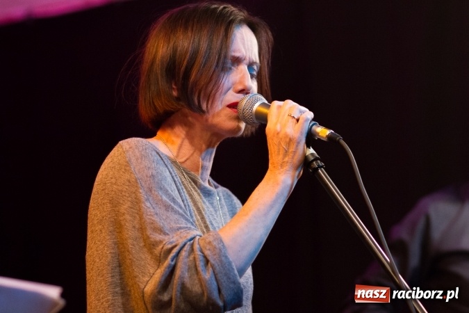 Zdjęcie w galerii na portalu naszraciborz.pl: Lidia Pospieszalska wystąpiła na Końcu Świata wiadomości z regionu