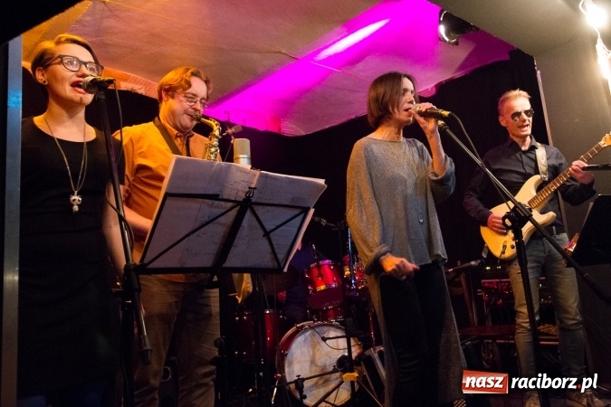 Zdjęcie w galerii na portalu naszraciborz.pl: Lidia Pospieszalska wystąpiła na Końcu Świata wiadomości z regionu