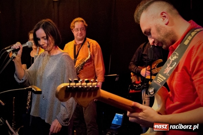 Zdjęcie w galerii na portalu naszraciborz.pl: Lidia Pospieszalska wystąpiła na Końcu Świata wiadomości z regionu