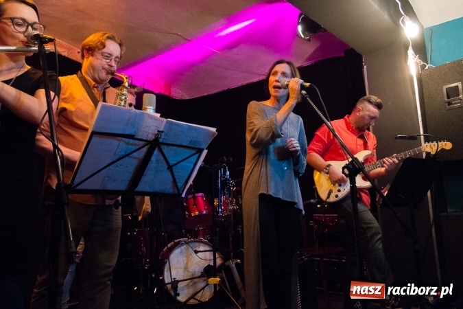 Zdjęcie w galerii na portalu naszraciborz.pl: Lidia Pospieszalska wystąpiła na Końcu Świata wiadomości z regionu