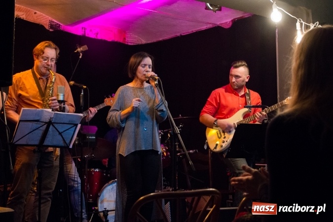 Zdjęcie w galerii na portalu naszraciborz.pl: Lidia Pospieszalska wystąpiła na Końcu Świata wiadomości z regionu