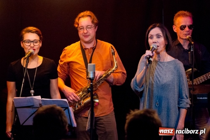 Zdjęcie w galerii na portalu naszraciborz.pl: Lidia Pospieszalska wystąpiła na Końcu Świata wiadomości z regionu