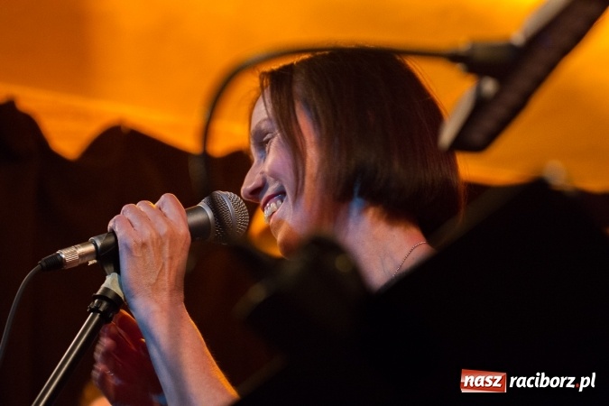 Zdjęcie w galerii na portalu naszraciborz.pl: Lidia Pospieszalska wystąpiła na Końcu Świata wiadomości z regionu