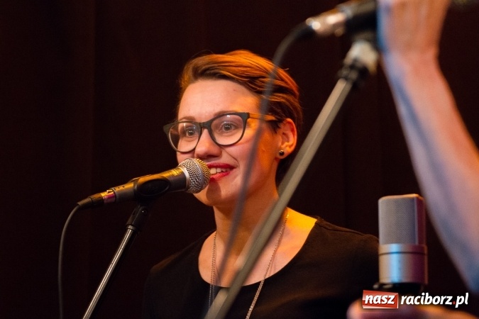 Zdjęcie w galerii na portalu naszraciborz.pl: Lidia Pospieszalska wystąpiła na Końcu Świata wiadomości z regionu