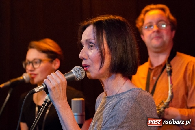 Zdjęcie w galerii na portalu naszraciborz.pl: Lidia Pospieszalska wystąpiła na Końcu Świata wiadomości z regionu