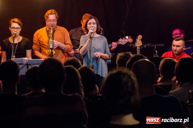 Zdjęcie w galerii na portalu naszraciborz.pl: Lidia Pospieszalska wystąpiła na Końcu Świata wiadomości z regionu