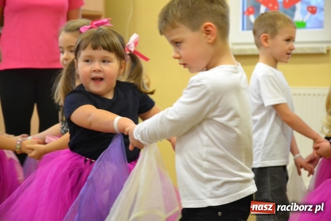 Zdjęcie w galerii na portalu naszraciborz.pl: Kiermasz adwentowy Przedszkola w Rudach to już tradycja!  wiadomości z regionu