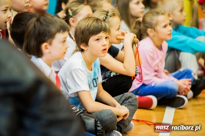 Zdjęcie w galerii na portalu naszraciborz.pl: W Szkole Podstawowej nr 13 podsumowano tydzień profilaktyki wiadomości z regionu