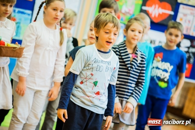 Zdjęcie w galerii na portalu naszraciborz.pl: W Szkole Podstawowej nr 13 podsumowano tydzień profilaktyki wiadomości z regionu