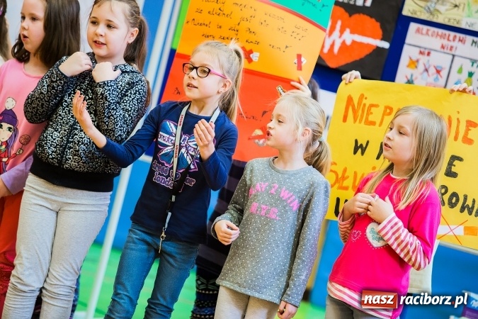 Zdjęcie w galerii na portalu naszraciborz.pl: W Szkole Podstawowej nr 13 podsumowano tydzień profilaktyki wiadomości z regionu