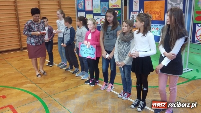 Zdjęcie w galerii na portalu naszraciborz.pl: W Szkole Podstawowej nr 13 podsumowano tydzień profilaktyki wiadomości z regionu