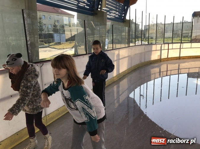 Zdjęcie w galerii na portalu naszraciborz.pl: UKS Zryw Nędza odwiedził pszowskie lodowisko wiadomości z regionu