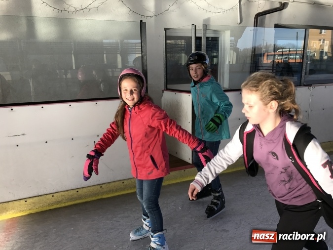 Zdjęcie w galerii na portalu naszraciborz.pl: UKS Zryw Nędza odwiedził pszowskie lodowisko wiadomości z regionu
