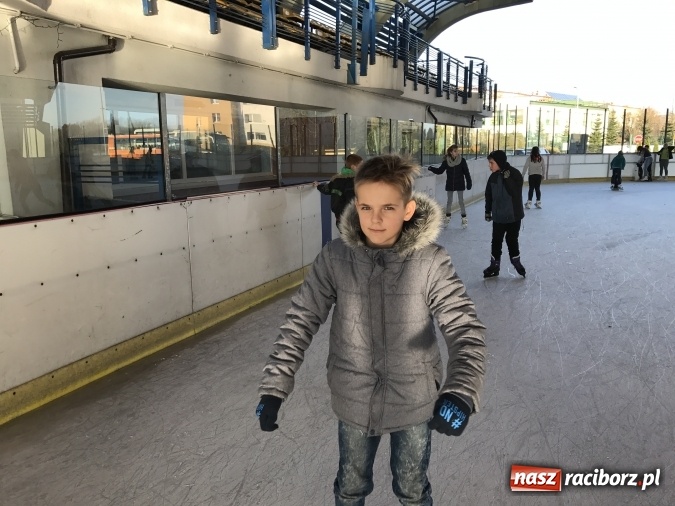 Zdjęcie w galerii na portalu naszraciborz.pl: UKS Zryw Nędza odwiedził pszowskie lodowisko wiadomości z regionu