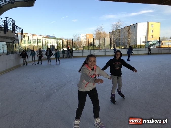 Zdjęcie w galerii na portalu naszraciborz.pl: UKS Zryw Nędza odwiedził pszowskie lodowisko wiadomości z regionu