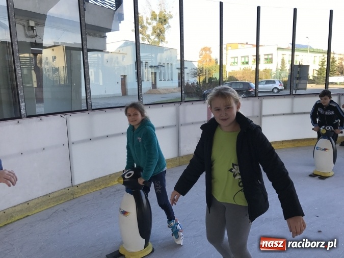 Zdjęcie w galerii na portalu naszraciborz.pl: UKS Zryw Nędza odwiedził pszowskie lodowisko wiadomości z regionu