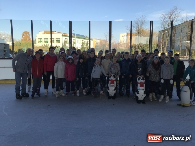 Zdjęcie w galerii na portalu naszraciborz.pl: UKS Zryw Nędza odwiedził pszowskie lodowisko wiadomości z regionu