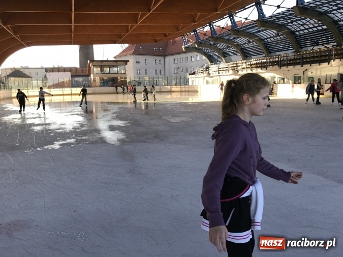 Zdjęcie w galerii na portalu naszraciborz.pl: UKS Zryw Nędza odwiedził pszowskie lodowisko wiadomości z regionu
